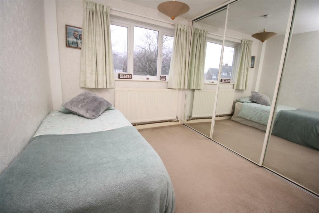 108 Melrose bedroom 2.JPG