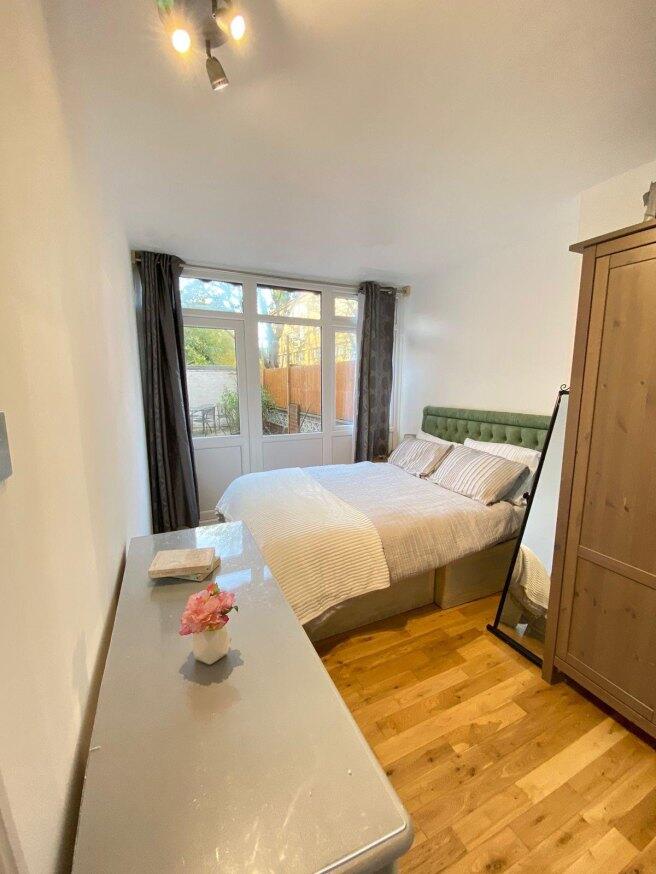 salford-house-e14-3hz-983410