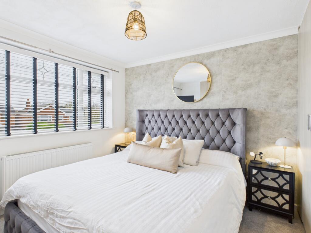 CAM03729G0-PR0173-STILL033