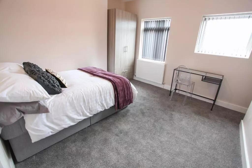 A neat and well-lit single bedroom featuring a ...