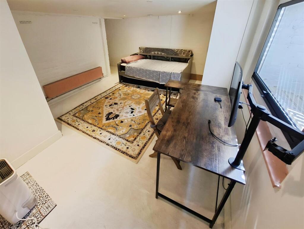 Basement Room/Office