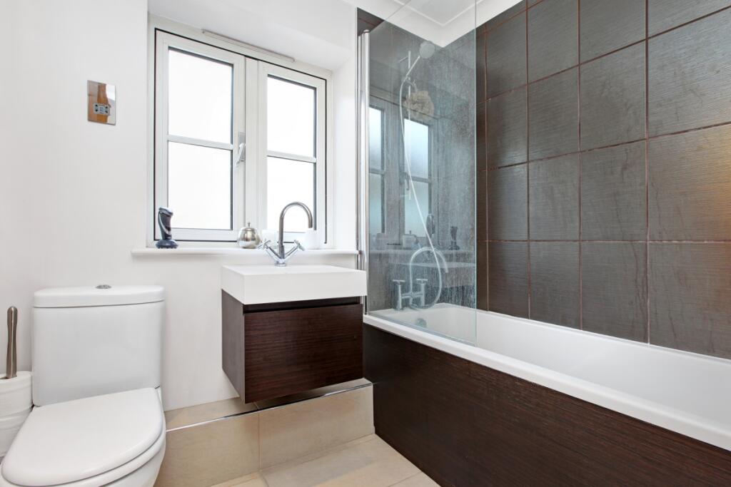 17 MOORE COURT-BA...