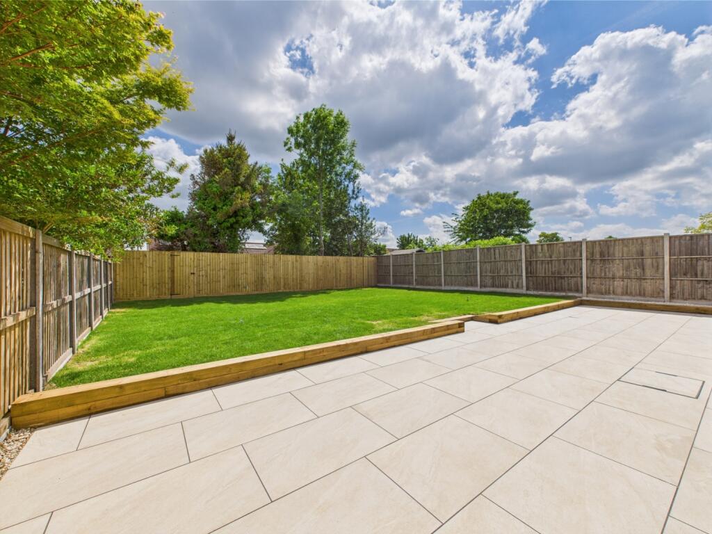 CAM03062G0-PR0163-STILL018