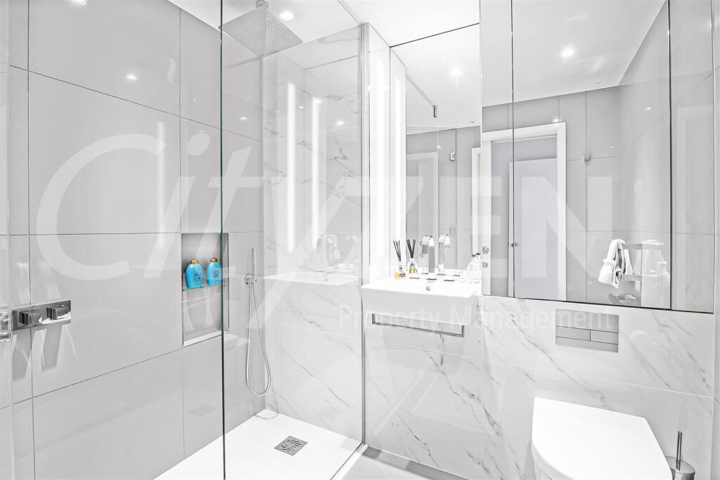 EN SUITE SHOWER ROOM