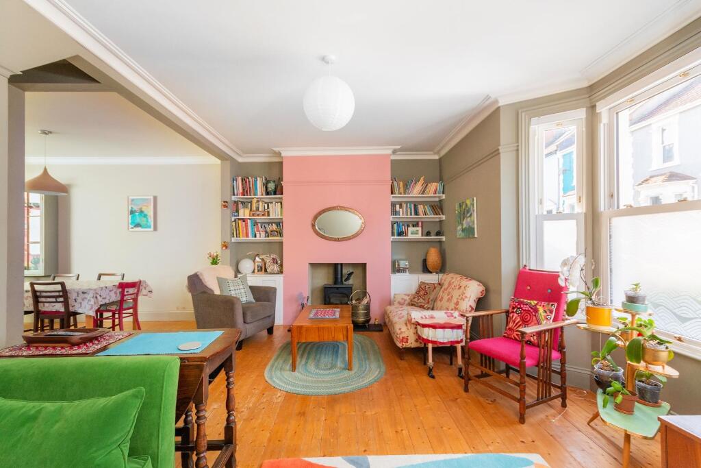 1A1SBR - Living Room C.jpg