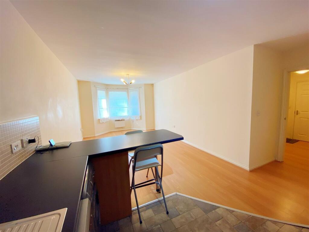 Kitchen 2.jpg
