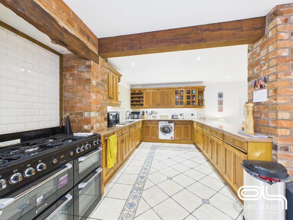Kitchen / Living Area