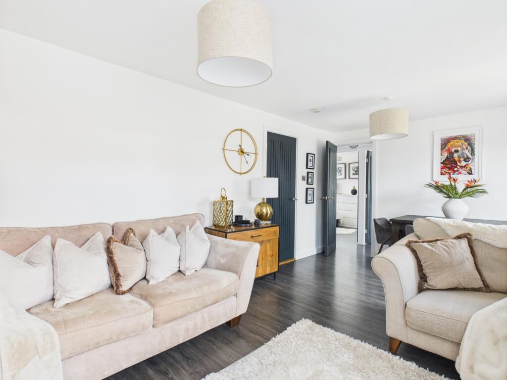 CAM03729G0-PR0062-STILL012