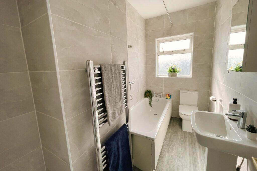 Derbyshire Lane- Bathroom