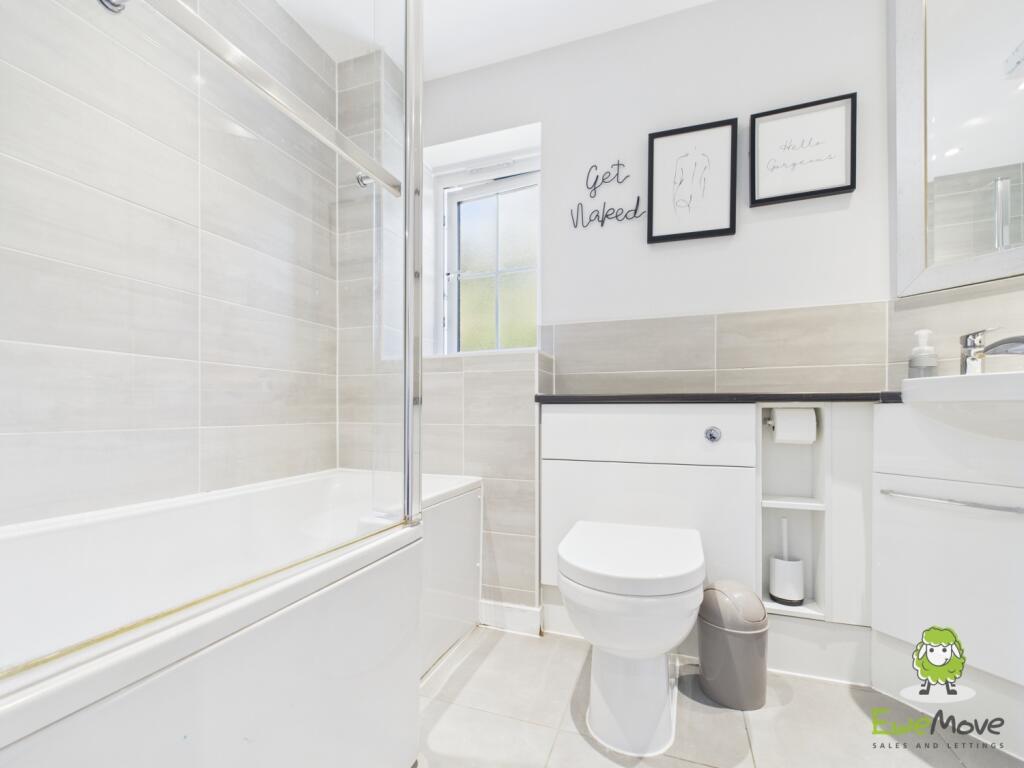 EweMove Estate Agents Basingstoke - Flagstone Cres