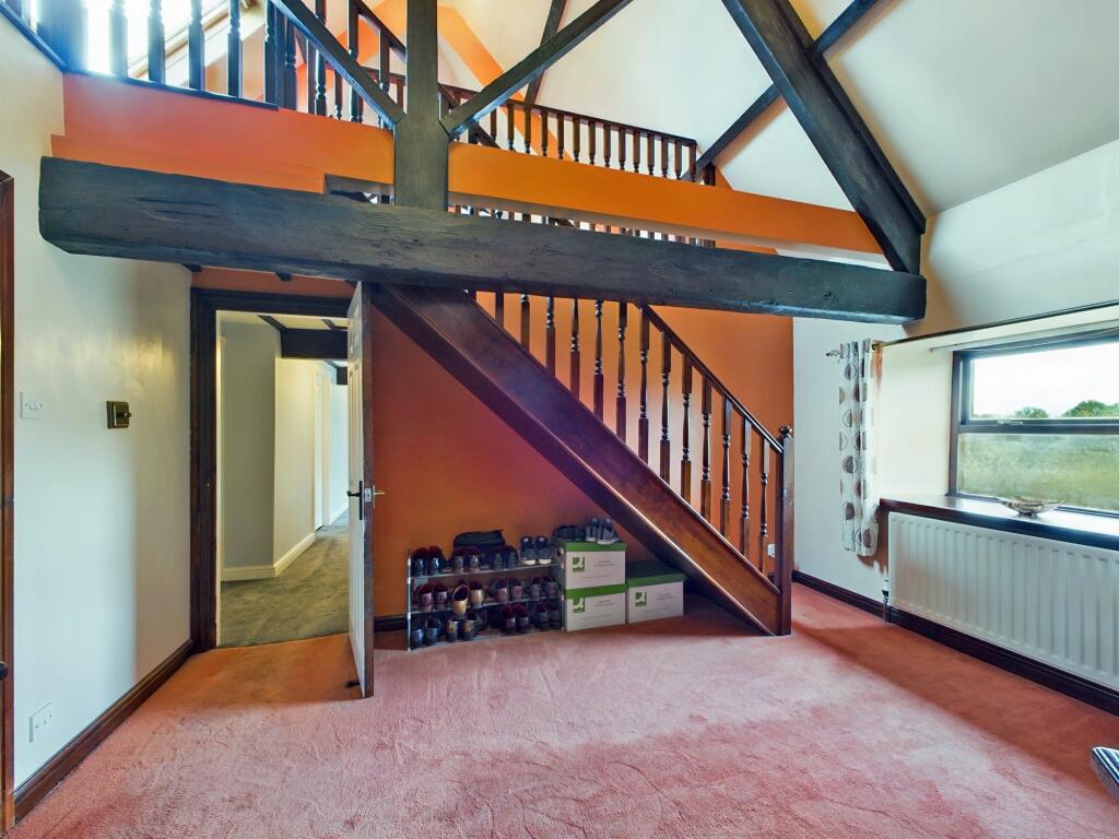 Dressing Area to Principal Bedroom