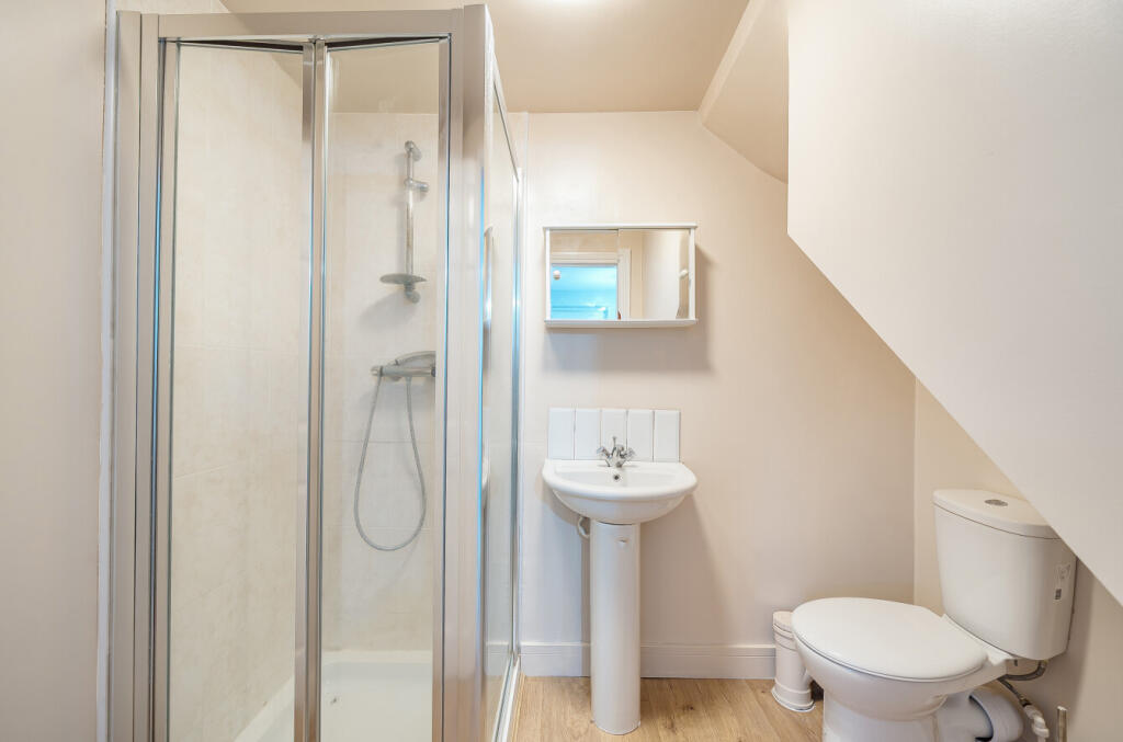 1373831-6-6911f2e...