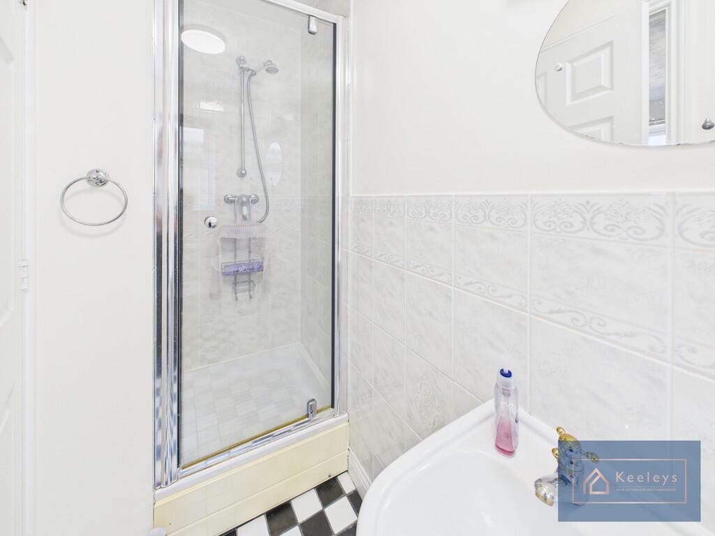 En-suite shower r...