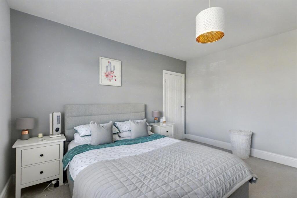 Bedroom 1_2.jpeg
