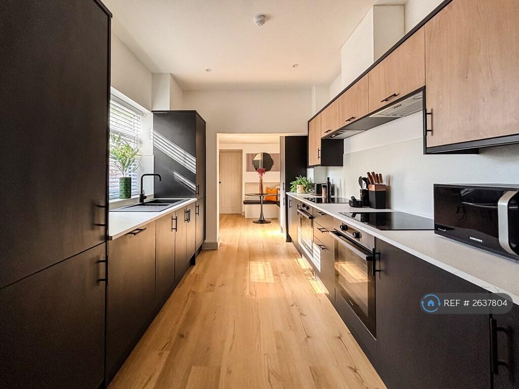 Kitchen/Communal Area