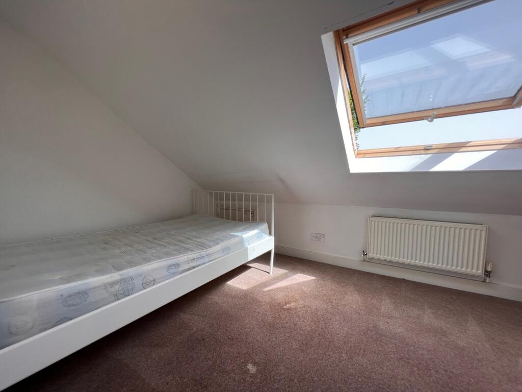 19 Hollingbury Park Avenue - Bedroom 6 (4)