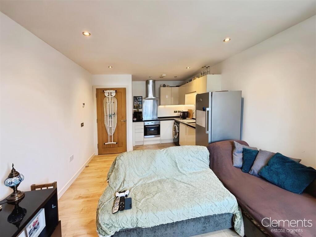 f4620800-Living.Kitchen.jpg