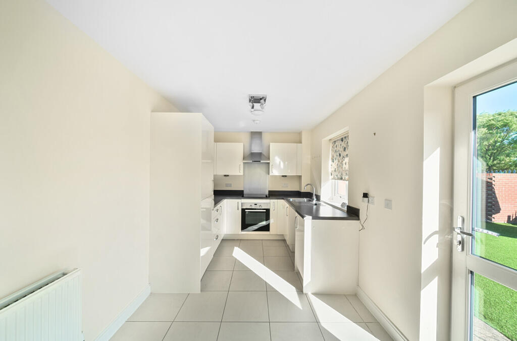 1295630-28-682774...