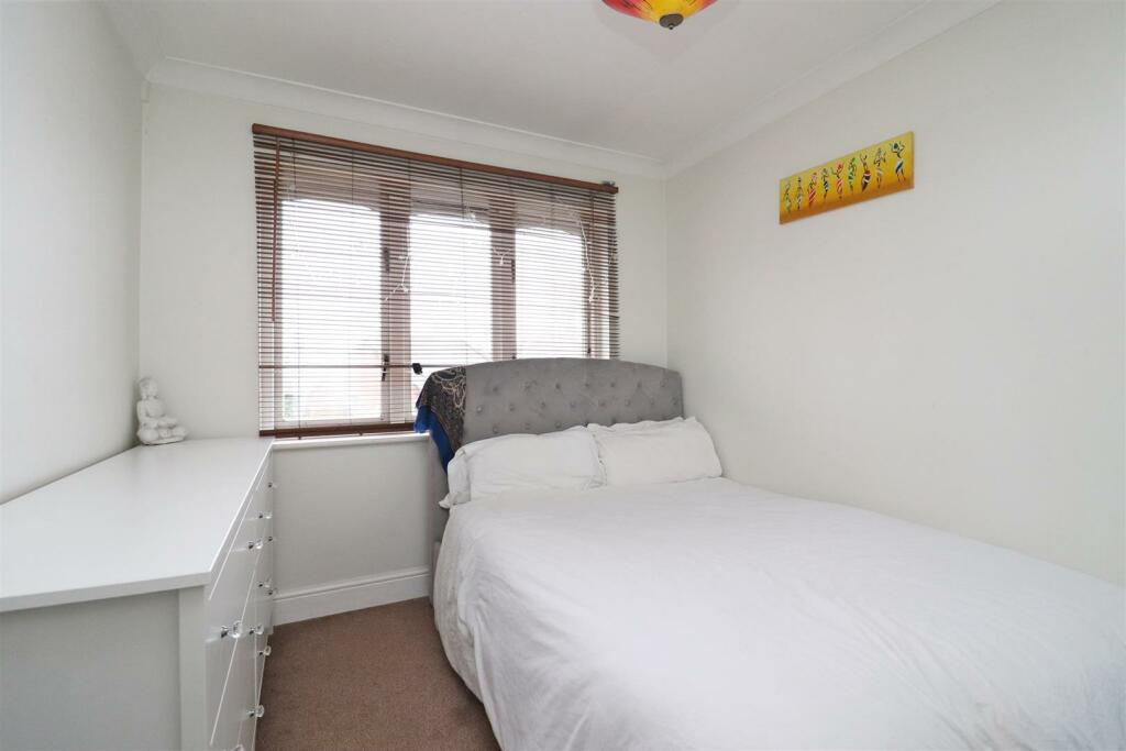 Bedroom 1.JPG