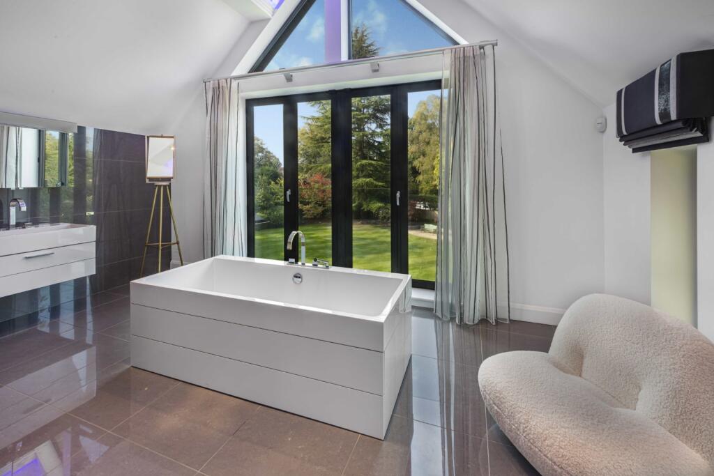 Pricnipal Ensuite