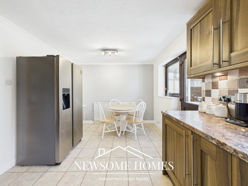 Kitchen/ Dining Room