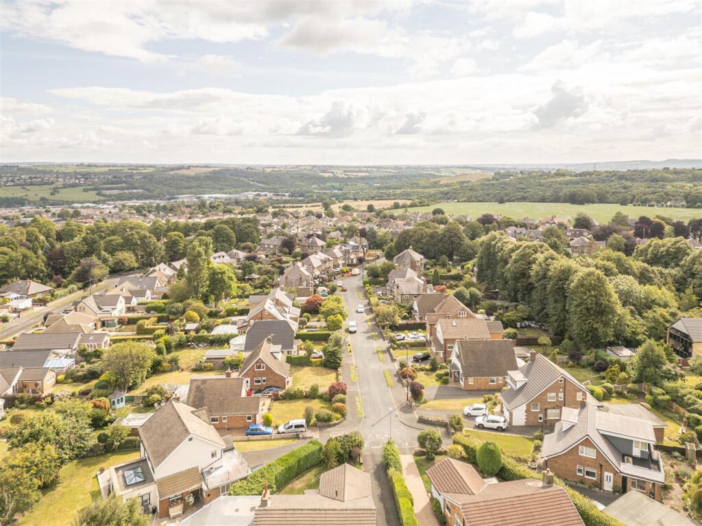 59 - 37 Lyndhurst Ave HD6 3RY.jpg