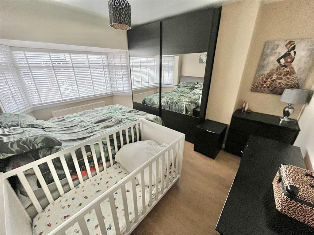 Bedroom 1.jpg