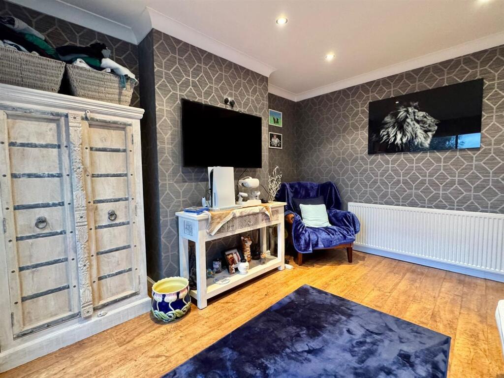 Sitting room (2).jpg