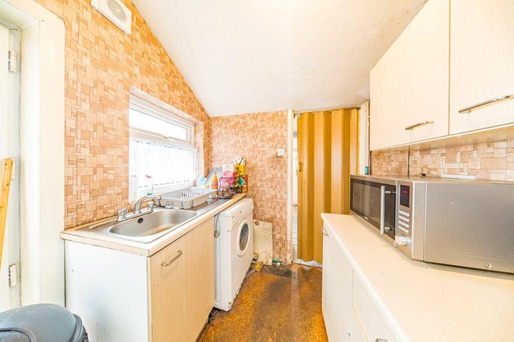 34 Columbia Road kitchen.jpg