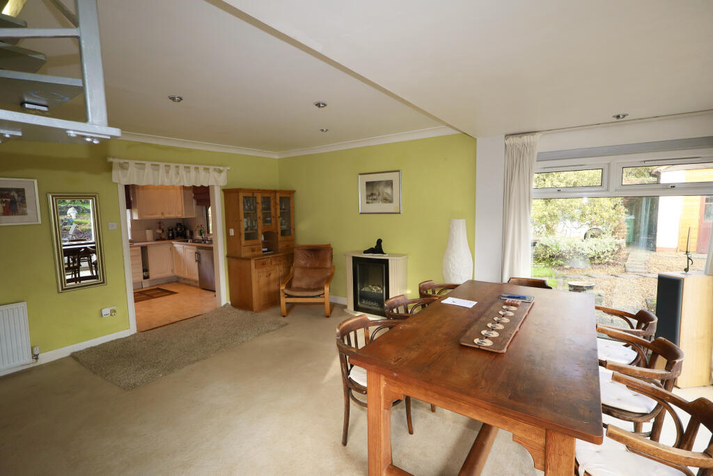 Sitting / dining room