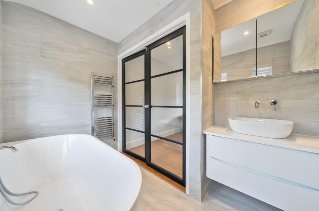 1306801-10-6863e0...