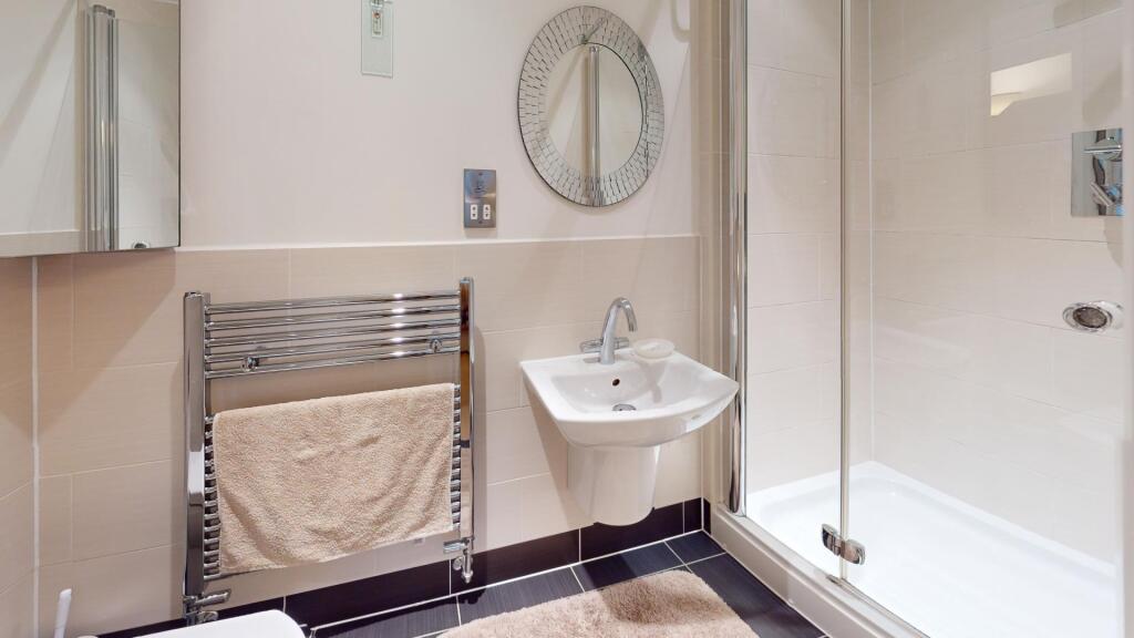 Hollingwood-Park-Bathroom 1.jpg