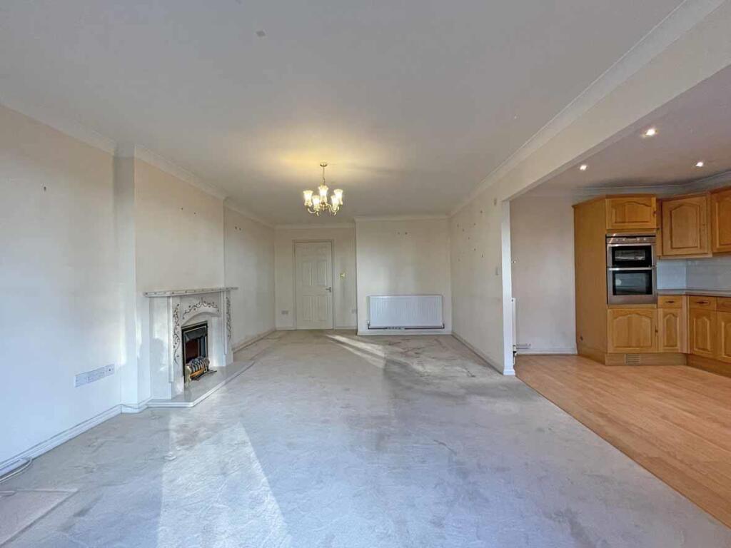 Medway Place 37 Lounge 2.jpg