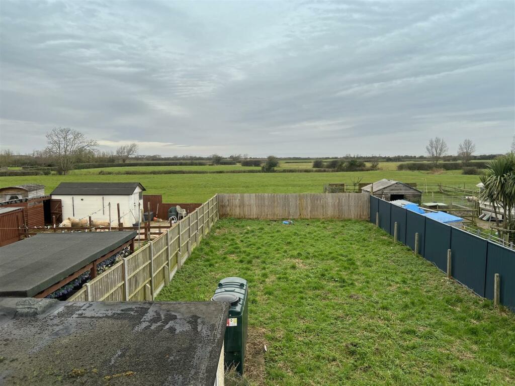 3 - Semi-detached House for Auction, Wick St Lawre