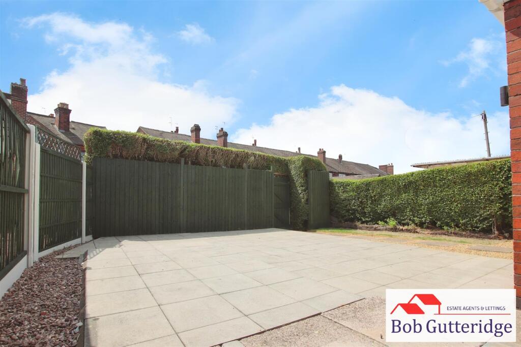 ENCLOSED REAR GARDEN