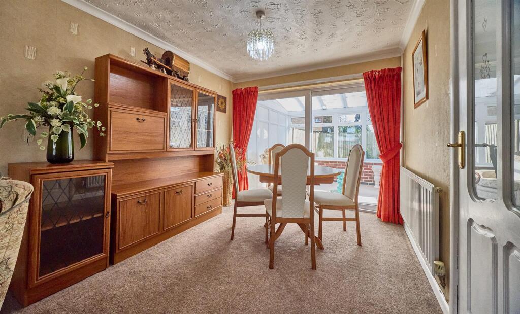 Thrrough Lounge/Dining Room