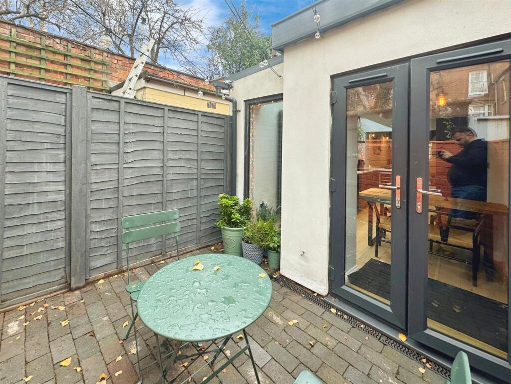 a3cbea39--4916-8CD6-4B87A9E28896-69919-00002D01A2E