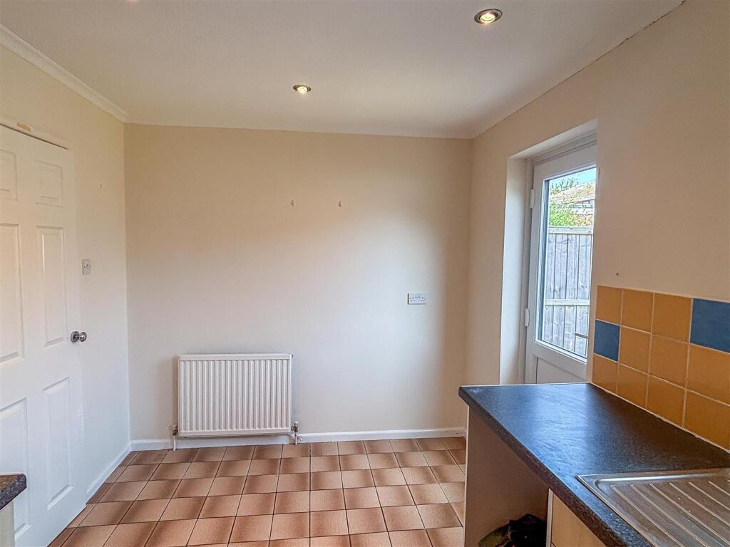 Kitchen2.JPG