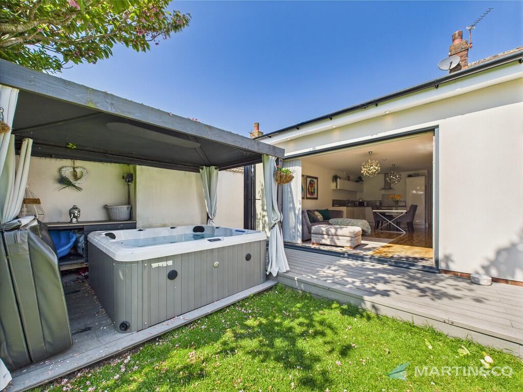 CAM02318G0-PR0438...