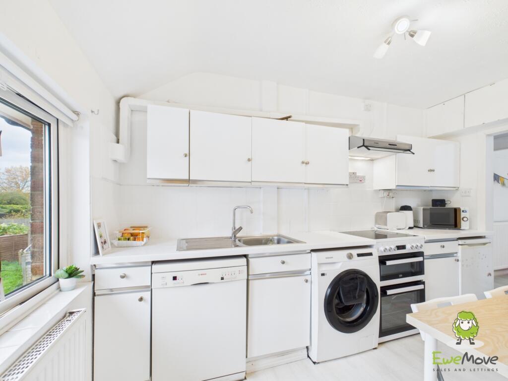 EweMove Estate Agents Basingstoke - St Andrews Roa