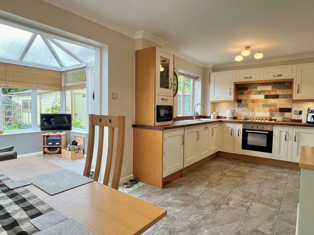 kitchen 2.jpg