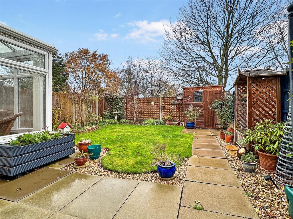 Lovely Enclosed Rear Garden 496