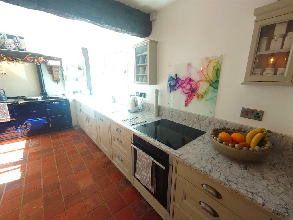 Kitchen b.JPG