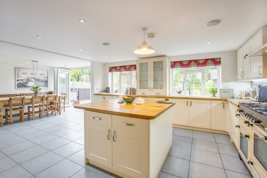 33 Hampden Road, HP13 6SZ-13.jpg