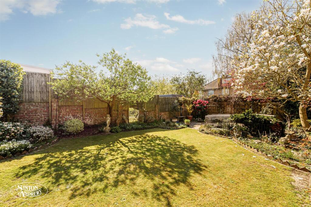 8 Royal Gardens-8.jpg