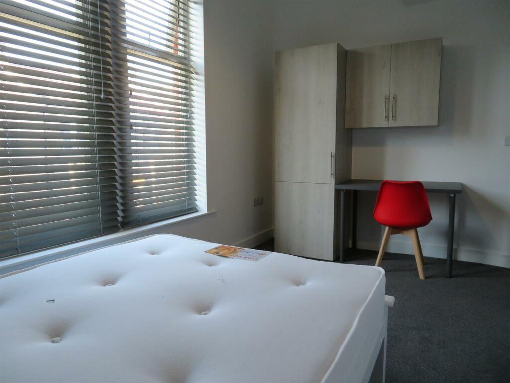 59 Manners Bed6a.JPG