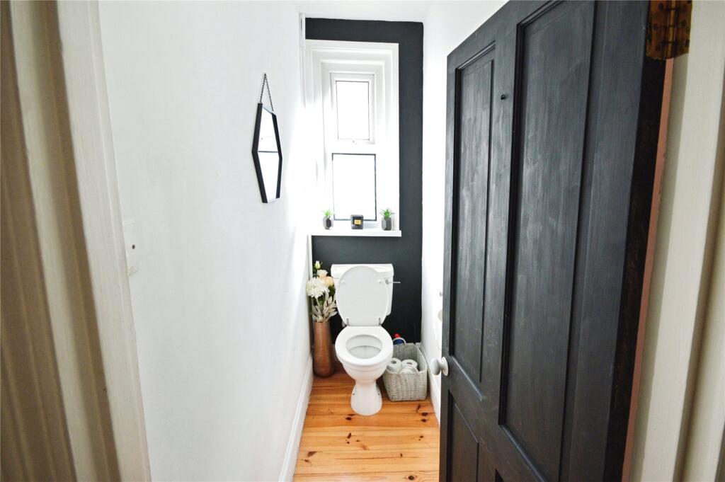 Cloakroom/Wc