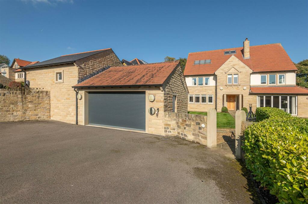 Double Electric Garage &amp; Driveway