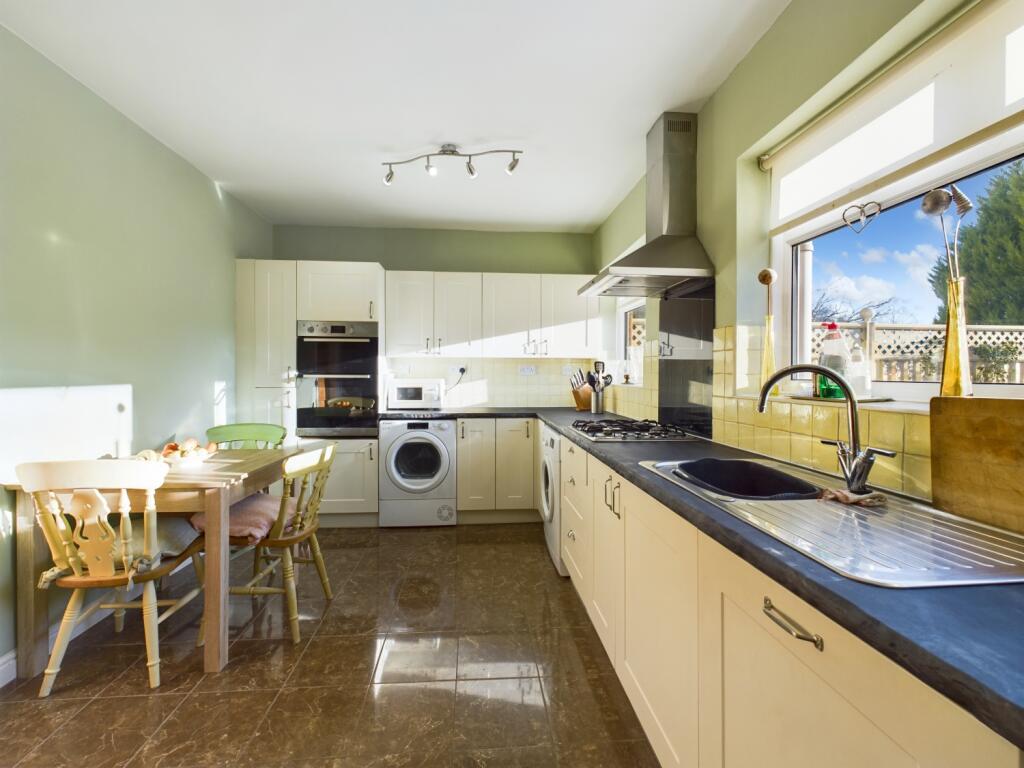 CAM03162G0-PR0195-STILL004