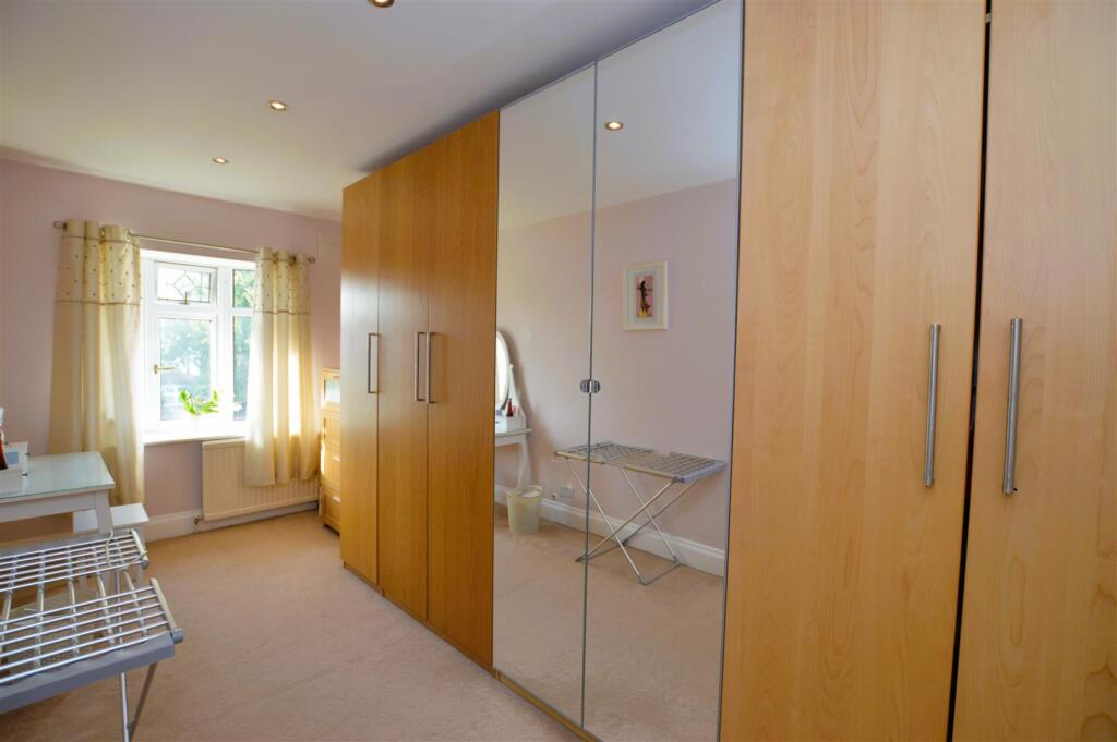 153 Percy Road bed3.JPG